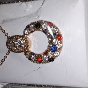 Avon Goldtone Pave Wreath Necklace $12